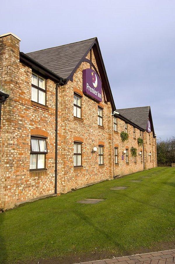Premier Inn Premier Inn วีแกน ภายนอก รูปภาพ