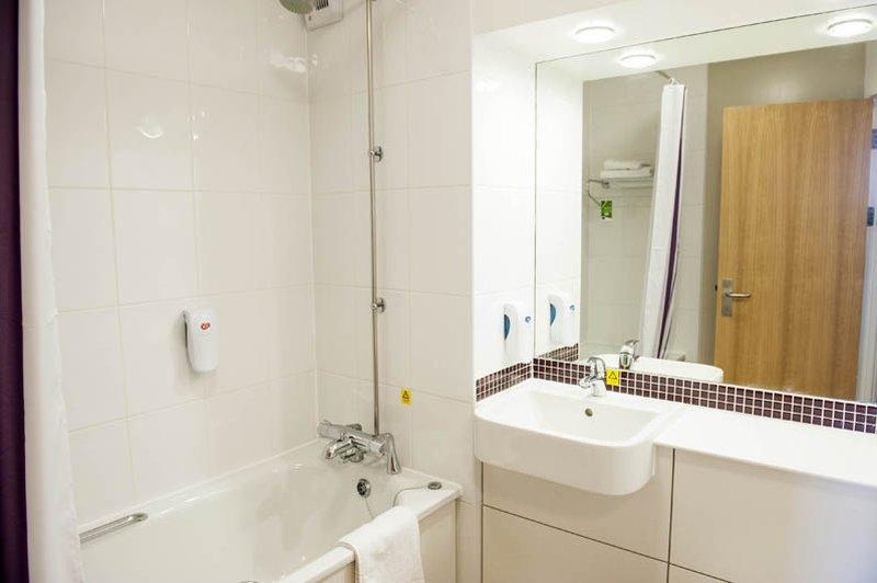 Premier Inn Premier Inn วีแกน ภายนอก รูปภาพ