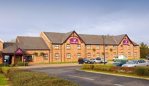 Premier Inn Premier Inn วีแกน ภายนอก รูปภาพ
